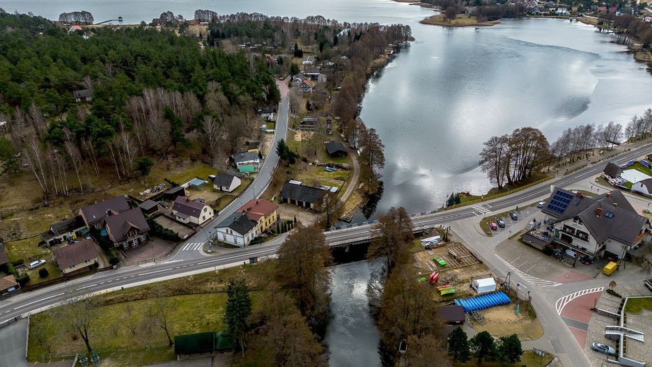 16.03.2025 Swornegacie Swornegacie – wieś położona w województwie pomorskim, w powiecie chojnickim, w gminie Chojnice, w krainie historycznej Kaszuby. Na zdjeciu: Miejscowosc Swornegacie i rzeka Brda FOT. PRZEMEK SWIDERSKI / POLSKA PRESS / DZIENNIK BALTYCKI