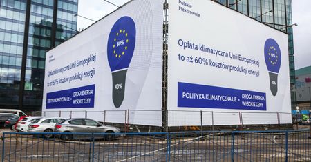 To resort Sasina stoi za antyunijną kampanią o cenach prądu. Dziennikarz WP ujawnił kwotę