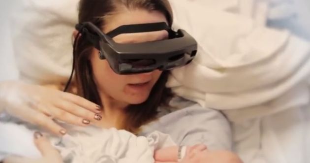 Niewidoma kobieta zobaczyła swoje dziecko! Genialny wynalazek!