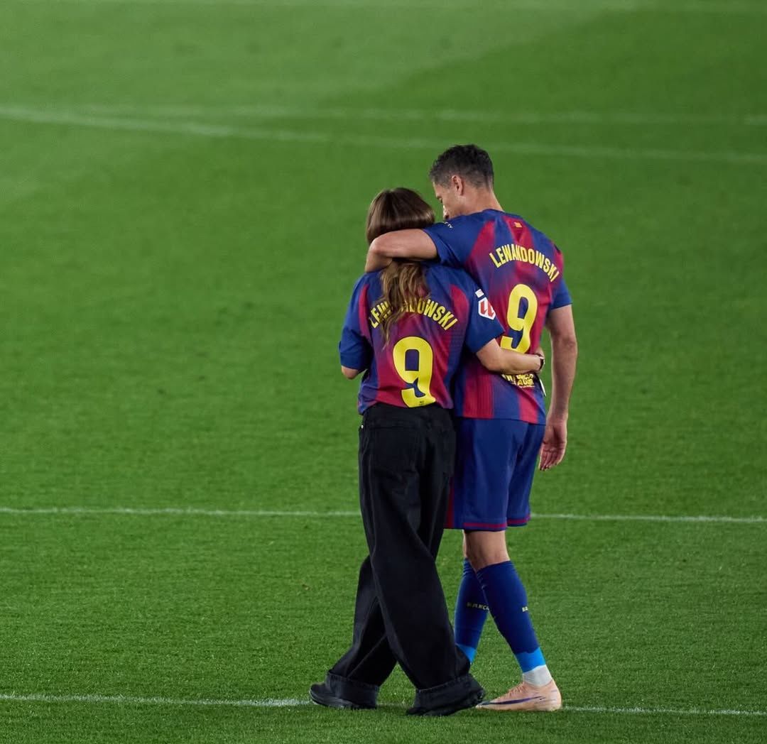 Rodzinne chwile podczas pożegnania Lewandowskiego na Camp Nou