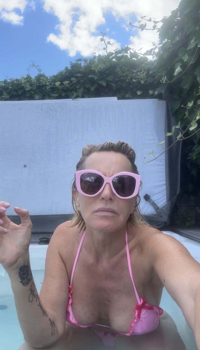 Paulina Smaszcz w jacuzzi