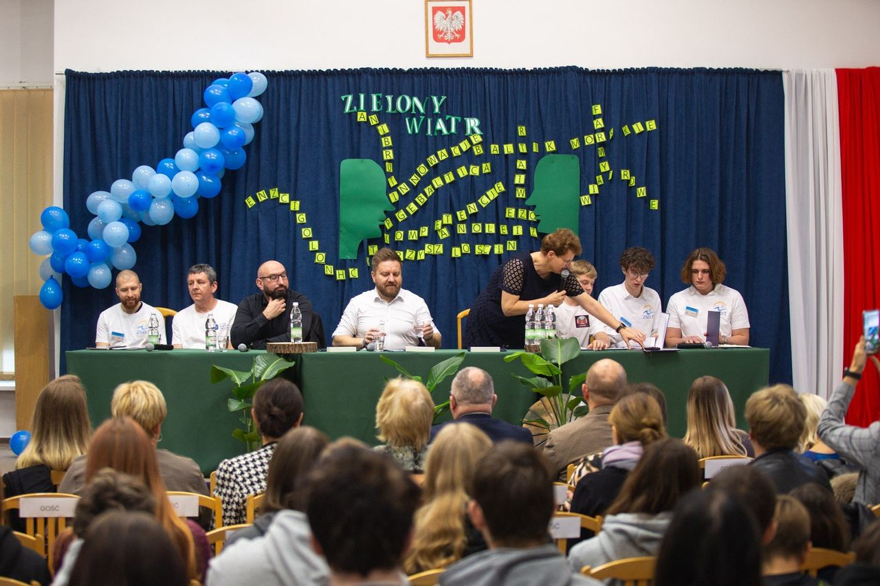 Ustka: Nowa klasa o profilu odnawialnych źródeł energii w ZSOiT. Szkoła podpisała porozumienie z PGE Baltica