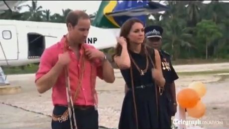 Kate, William i... tancerki topless! 