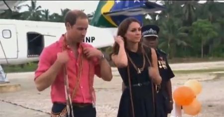 Kate, William i... tancerki topless!