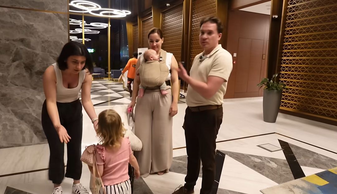 Lil Masti z mężem, dziećmi i nianią