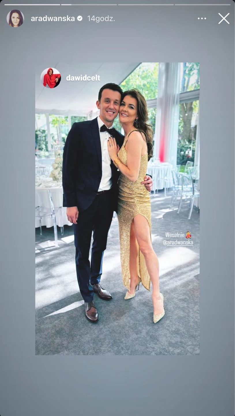 Agnieszka Radwańska bawi się na weselu Jerzego Janowicza