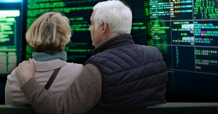 Płatne randki na Facebooku. Jak seniorzy w zamian za towarzystwo wysyłają Blika