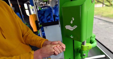 Warszawa. Na ulicach nie będzie urządzeń do dezynfekcji rąk