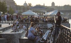 Warszawa. Ludzie zapomnieli, że koronawirus dalej szaleje