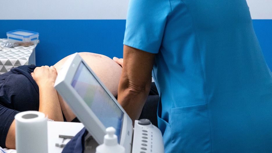 Stock Karol Porwich
Fot. Karol Porwich/East News,  26.10.2023. Matka w ciazy na oddziale ginekologiczno-polozniczym - zdjecie ilustracyjne.
Karol Porwich