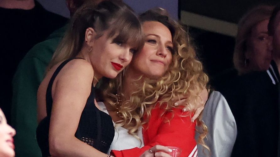 Super Bowl LVIII - San Francisco 49ers v Kansas City ChiefsLAS VEGAS, NEVADA - FEBRUARY 11: Rapper Ice Spice, Singer Taylor Swift and Actress Blake Lively hug prior to Super Bowl LVIII between the San Francisco 49ers and Kansas City Chiefs at Allegiant Stadium on February 11, 2024 in Las Vegas, Nevada. (Photo by Ezra Shaw/Getty Images)Ezra Shawamerican football