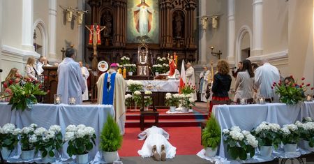 Leżała krzyżem w kościele. Mówił do niej arcybiskup Ryś
