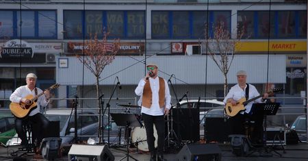 „Kujawskie świętowanie” w Smólniku. Fajne Babki z Józefowa zapraszają na koncert i słodki poczęstunek