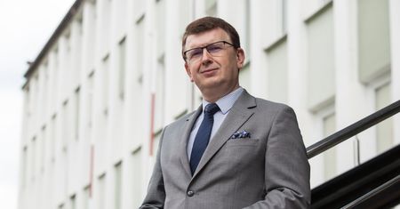 Były prezydent miasta z 15 zarzutami o łapówki. CBA weszło do szkół