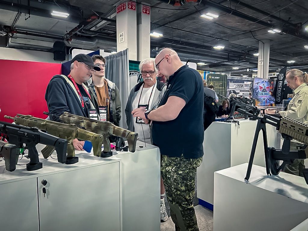 Karabinki Grot na wystawie podczas targów Shot Show 2024.
