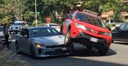 Pierwsza stłuczka Kii Stinger. Samochód wylądował pod taksówką