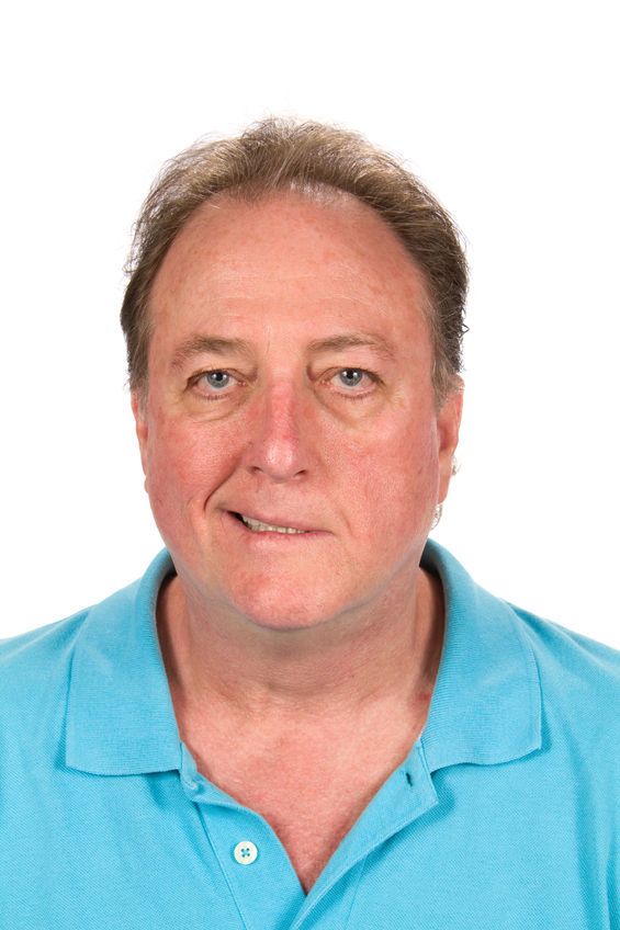 Porażenie nerwu twarzowego może być jednym z powikłań ostrego zapalenia ucha środkowego.