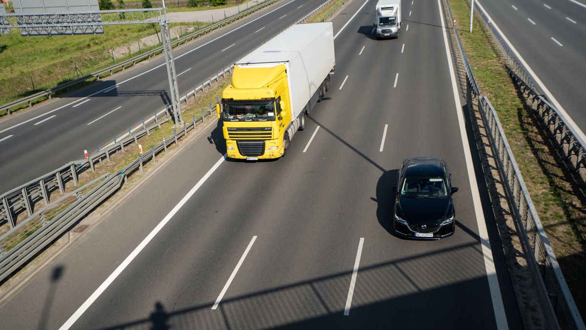 transport autostrady ciężarówki tiry tir infrastruktura autostrada droga trasa
