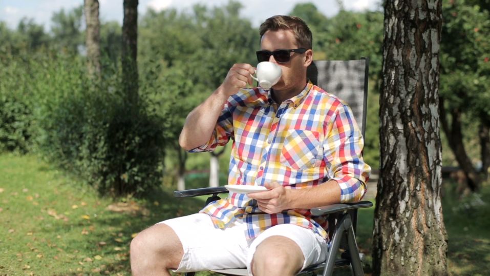 Gorąca herbata lepsza niż chłodzone napoje gazowane. Przygotuj się na upał (WIDEO)