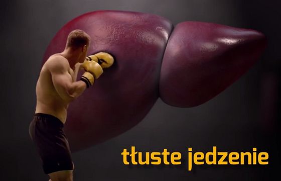 Bokser atakujący wątrobę reklamuje suplement diety Altra (wideo)