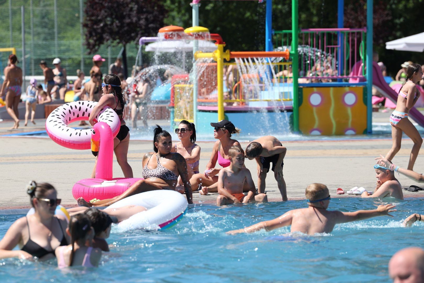Tłumy na kąpielisku Bugla w Katowicach. Plażowicze szukali ochłody w wodzie