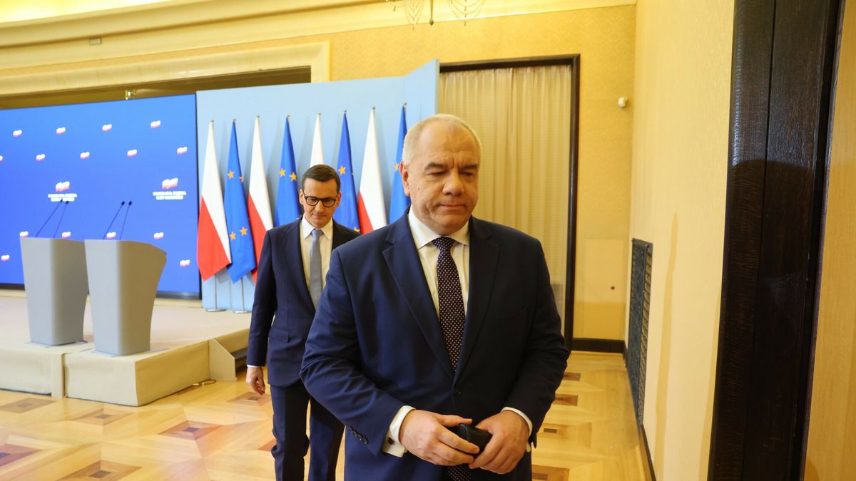 Konferencja premiera Mateusza Morawieckiego i ministr�w
11.10.2022 Warszawa Konferencja premiera Mateusza Morawieckiego, ministra aktywow panstwowych Jacka Sasina, minister srodowiska Anny Moskwy i ministra rozwoju i technologii Waldemara Budy 
fot. Jacek Dominski/REPORTER
Jacek Dominski/REPORTER