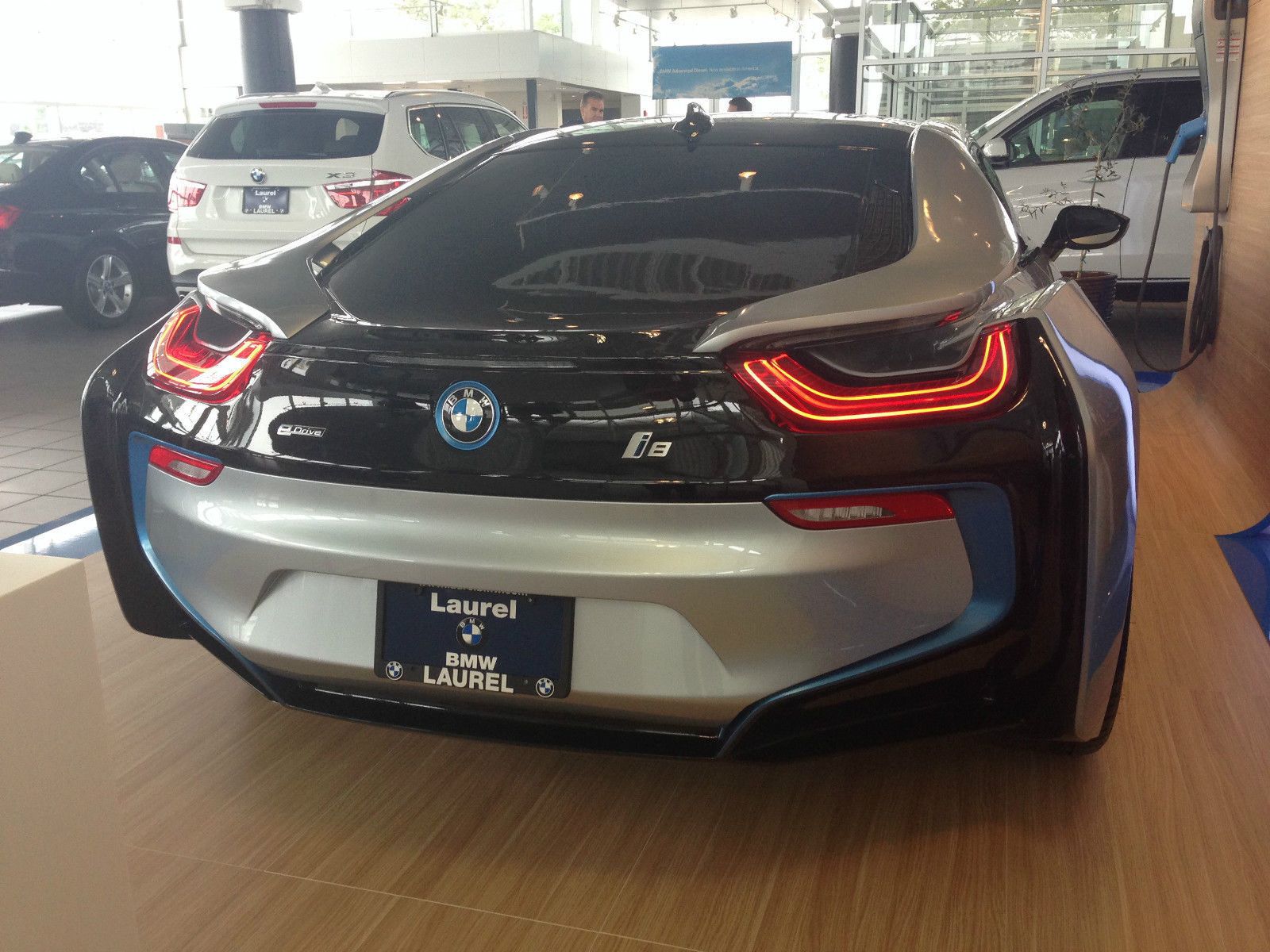 16 000 dolarów za atrapę BMW i8 3