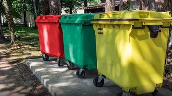Podwyżki opłat za śmieci. Polacy zmuszeni płacić więcej