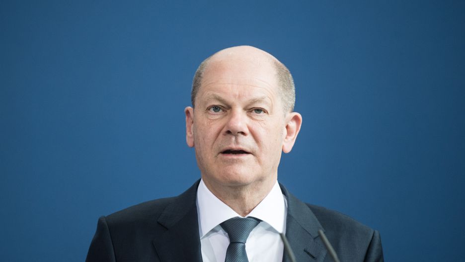 German Chancellor Olaf Scholz during a news conference with Austrian Chancellor Karl Nehammer (not pictured) at the Chancellery in Berlin, Germany, 31 March 2022. The two leaders are meeting as Europe faces possible natural gas shortfalls should Russia decide to halt its natural gas exports to Europe. Meanwhile the Russian military intervention in Ukraine is entering its sixth week. EPA/Steffi Loos / POOL Dostawca: PAP/EPA.