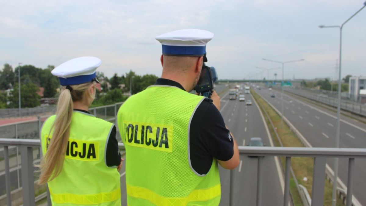 Policjanci na trasie szybkiego ruchu S8 kontrolowali kierowców