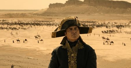 "Napoleon" Ridley'a Scotta przyprawia historyków o ból głowy. To istne science fiction