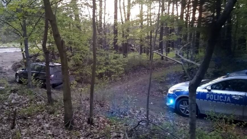 Śląskie. Policjanci z Wręczycy Wielkiej zatrzymali 36-letniego kierowcę bmw, który nie zatrzymał się do kontroli drogowej. 
