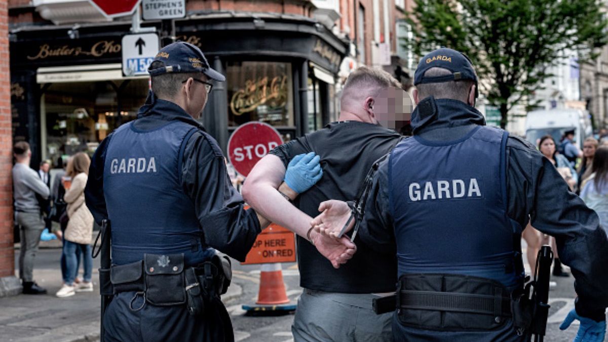 W Irlandii doszło do aresztowania mężczyzny, który znęcał się nad kilkutygodniowym noworodkiem (zdjęcie ilustracyjne) 