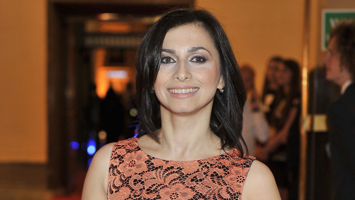 scena z: Aida, SK:, , fot. Kurnikowski/AKPAczerwiec 2012, Fashion Loves Football, pokaz mody, sukienka ażurowa, bransoleta, makijaż oczu, Aida