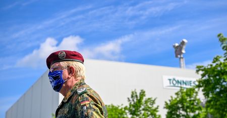 Koronawirus w Polsce i na świecie. Niepokojące słowa byłego pracownika zakładu w Niemczech. Polacy są tam na kwarantannie [Relacja - 25 czerwca]