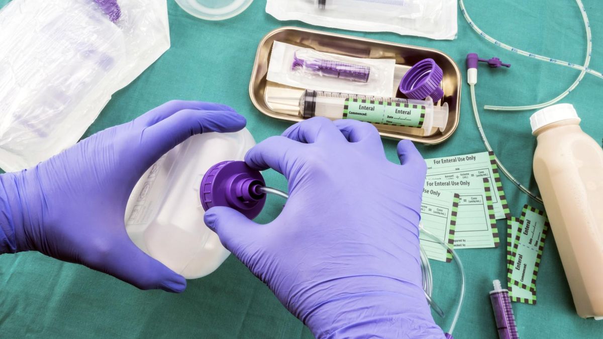 Żywienie dojelitowe to jedna z form leczenia żywieniowego, polegająca na dostarczaniu do organizmu substancji odżywczych drogą inną niż doustna.