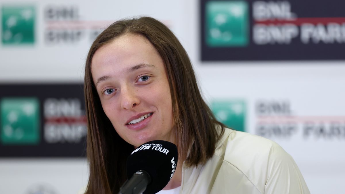 ROME, ITALY - MAY 06: Iga Swiatek of Poland speaks during a press conference on Day Two of the Internazionali BNL D'Italia 2025 at Foro Italico on May 06, 2025 in Rome, Italy. (Photo by Dan Istitene/Getty Images)