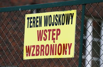 Nie tylko auta z Chin. Wojsko mówi jasno, kto jeszcze ma zakaz wjazdu do jednostek