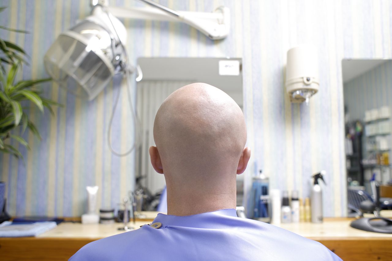 Wysłał ucznia do fryzjera. Nie spodobała mu się jego fryzura