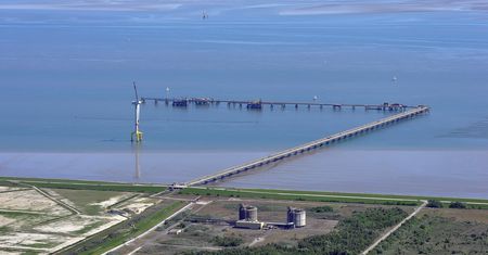 Pogoda może pokrzyżować plany Niemiec. Fale i wiatr opóźnią uruchomienie pierwszych terminali LNG