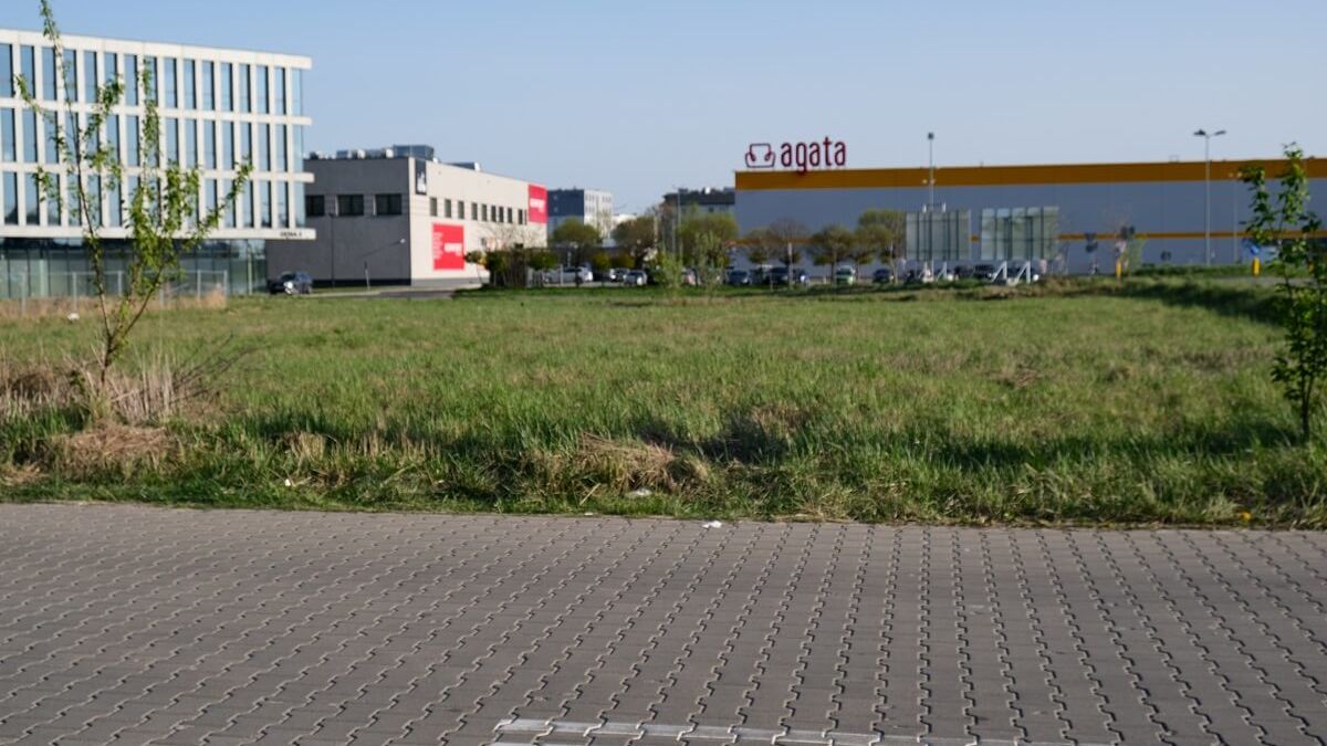 Nowy Lidl na Węglinie stanie w sąsiedztwie restauracji McDonalds i salonu Agata Meble