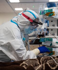 Najnowszy raport Ministerstwa Zdrowia. Spada liczba zakażeń. Omikron rozpęta 5. falę?