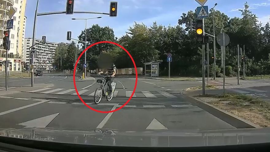 Czy pan się zreflektował i zjechał z drogi? Skądże, pojechał dalej pod prąd