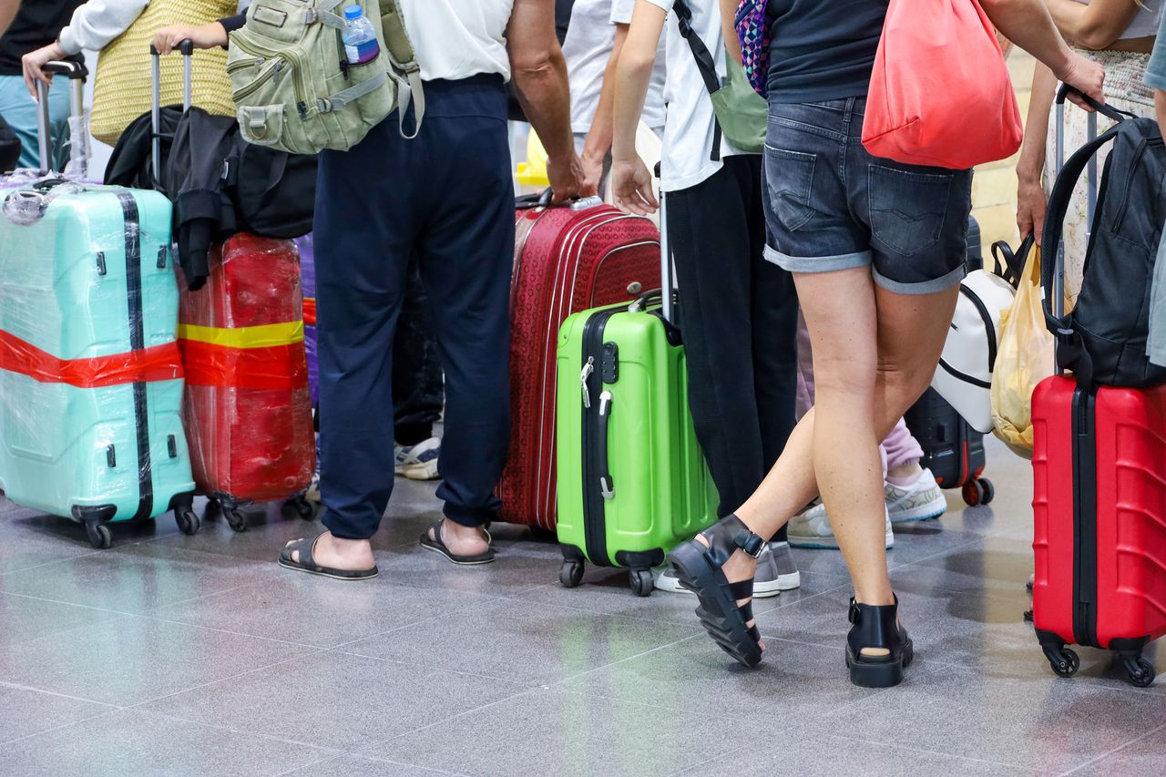 Nigdy nie umieszczaj na walizce. Złodzieje tylko na to czekają