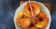 Jabłka smażone w cieście. Delikatne i słodkie