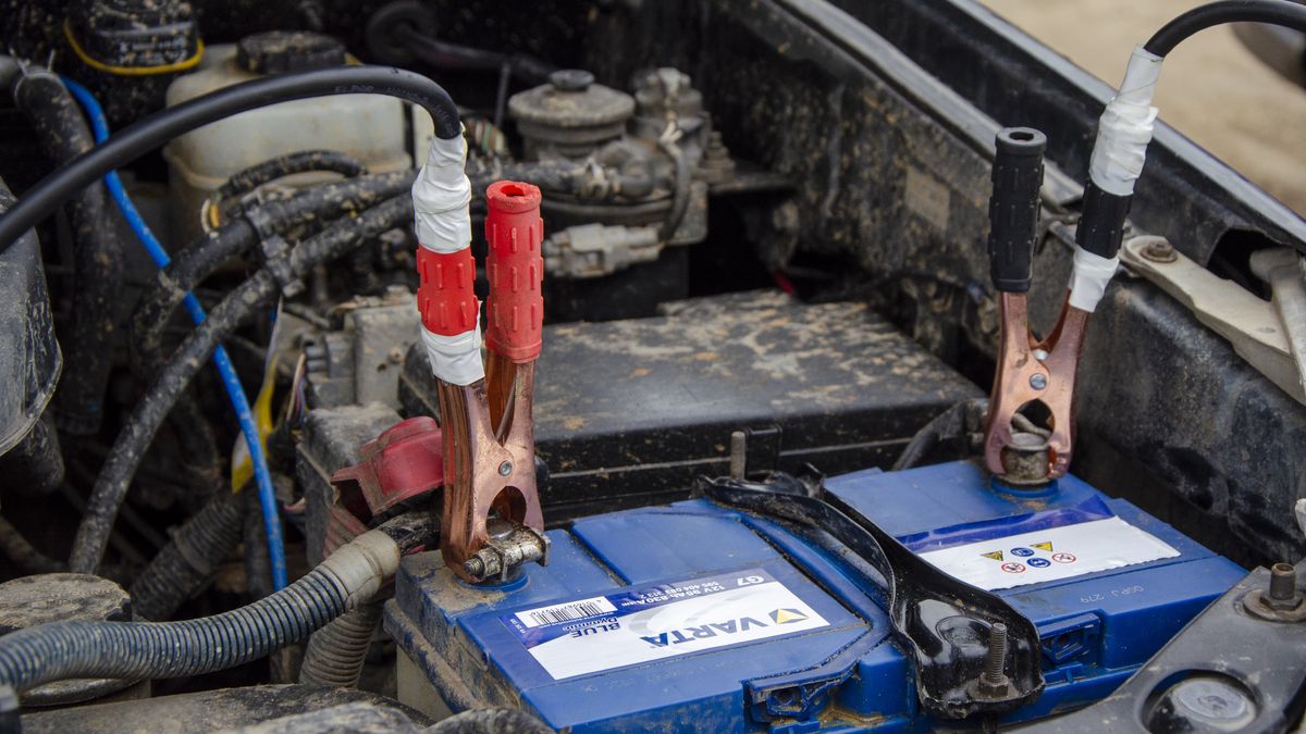 Uruchamianie awaryjne samochodu