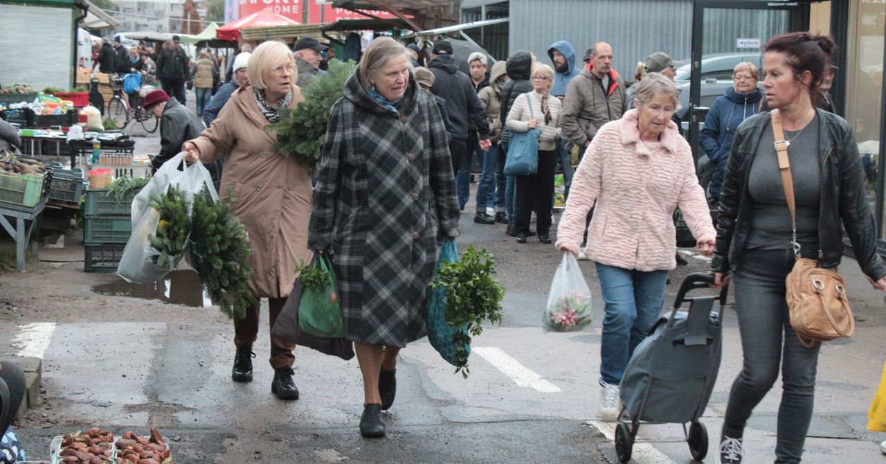 Koszalin: Piątek na targowisku. Co znajdziemy na stoiskach?