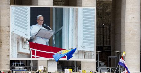 Papież Leon XIV reaguje na ataki USA. "Niech dyplomacja uciszy broń"