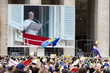 Papież Leon XIV reaguje na ataki USA. "Niech dyplomacja uciszy broń"