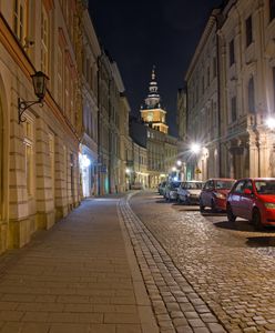 "Maluch", cadillac, Volkswagen Passat. Kraków wystawia na sprzedaż odholowane samochody